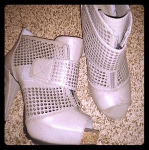 Grey Simply Vera Wang Peep Toe Booties